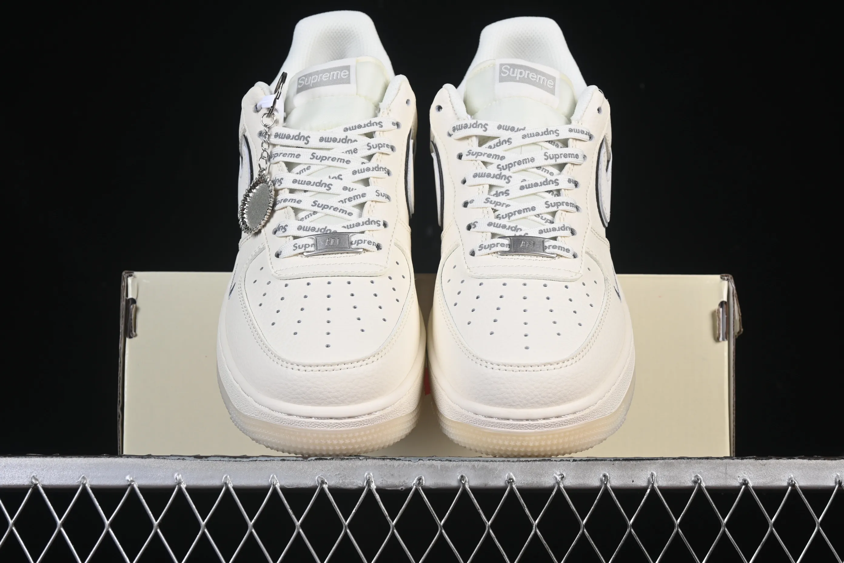 All categories Nk Air Force 1 Air Force series Nk Air Force 1 Low Air Force low-top Nike Air Force 1'07 Low Supreme co-branded beige crystal bottom Air Force 1 low-top casual sneakers XX3168-193
